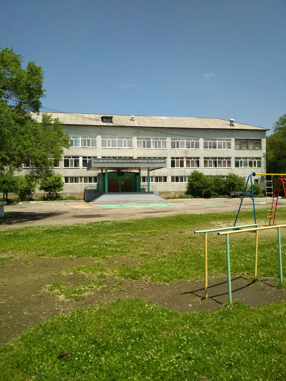 Центральный вход.